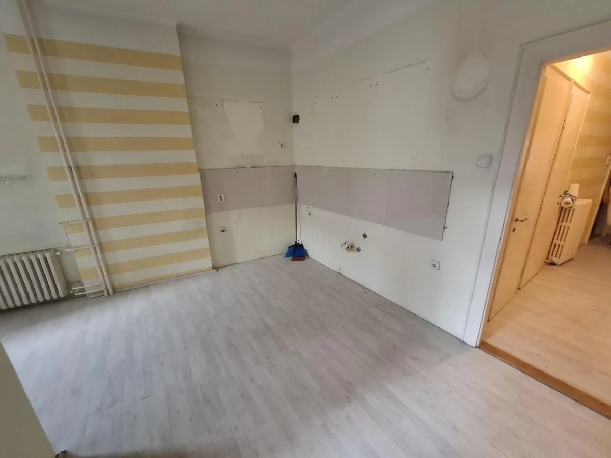 Izdavanje, trosoban stan, 122m², Centar, Novi Sad