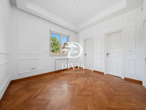 Sale, house, 500m², Zvezdin Stadion, Beograd - image 17