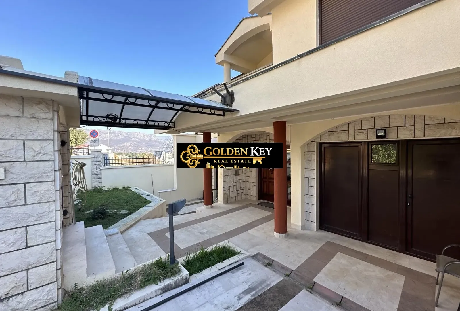 Prodaja, kuća, 380m², Gorica C, Podgorica