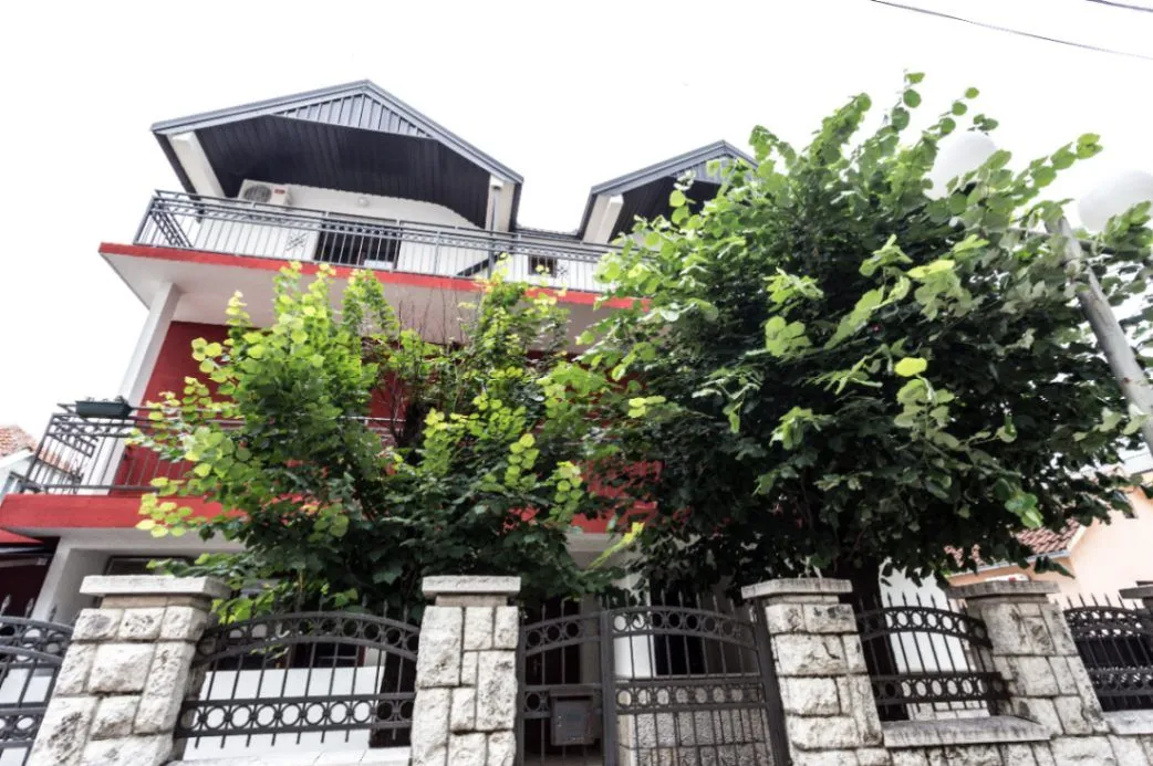 Izdavanje, jednosoban stan, 54m², Centar, Nikšić