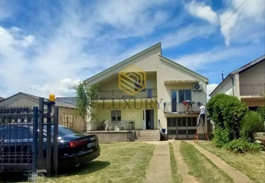 Izdavanje, kuća, 200m², Tološi, Podgorica