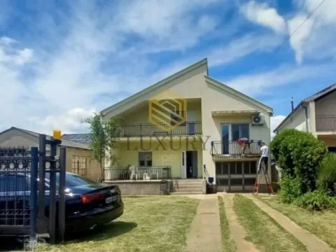 Rent, house, 200m², Tološi, Podgorica
