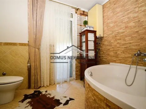 Izdavanje, kuća, 250m², Donja Gorica, Podgorica - image 25