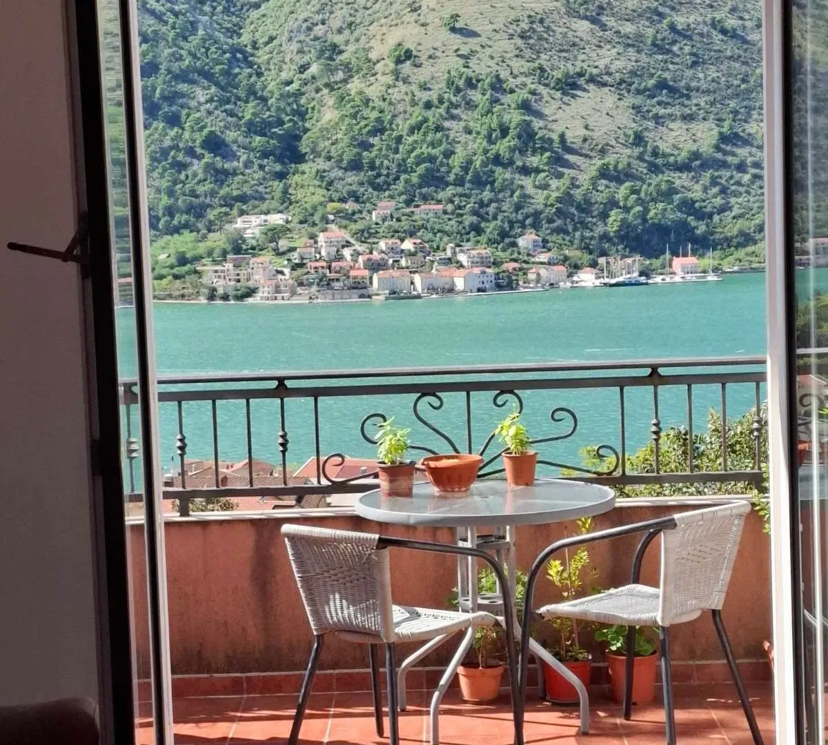 Sale, two bedroom apartment, 62m², Dobrota, Kotor