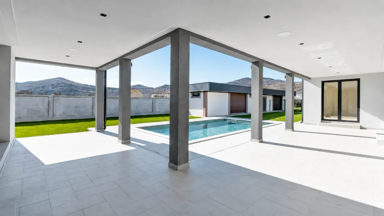 Rent, house, 434m², Farmaci, Podgorica