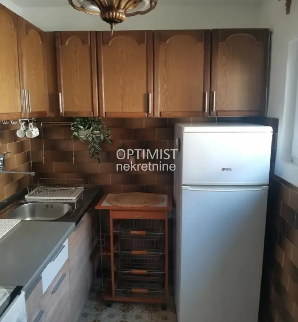 Izdavanje, dvosoban stan, 46m², Zemun Gornji Grad, Zemun Sve Podlokacije