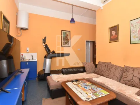 Sale, house, 752m², Zelenika, Podgorica - image 11