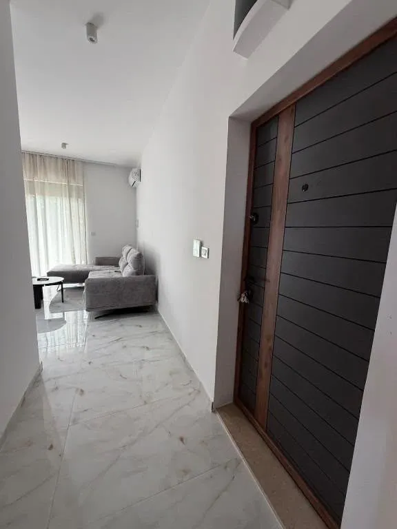 Izdavanje, jednosoban stan, 42m², Bonići, Tivat