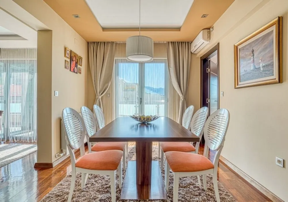 Prodaja, četvorosoban stan, 190m², Rozino, Budva