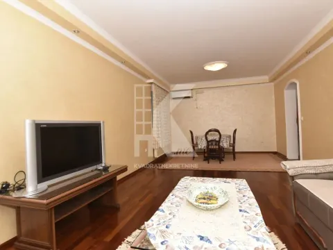 Rent, house, 200m², Stari Aerodrom, Podgorica - image 6