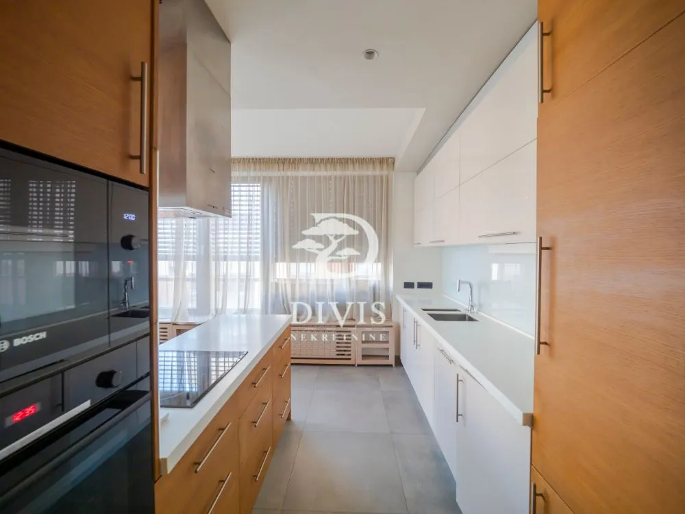 Izdavanje, četvorosoban stan, 132m², Vračar Hram, Vračar Sve Podlokacije