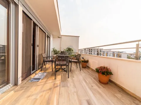 Prodaja, trosoban stan, 195m², Pobrežje, Podgorica - image 12