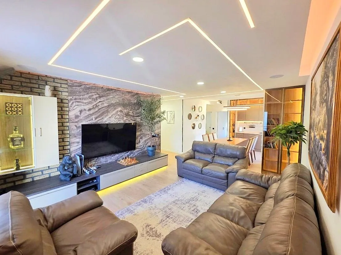 Prodaja, trosoban stan, 106m², Bečići, Budva
