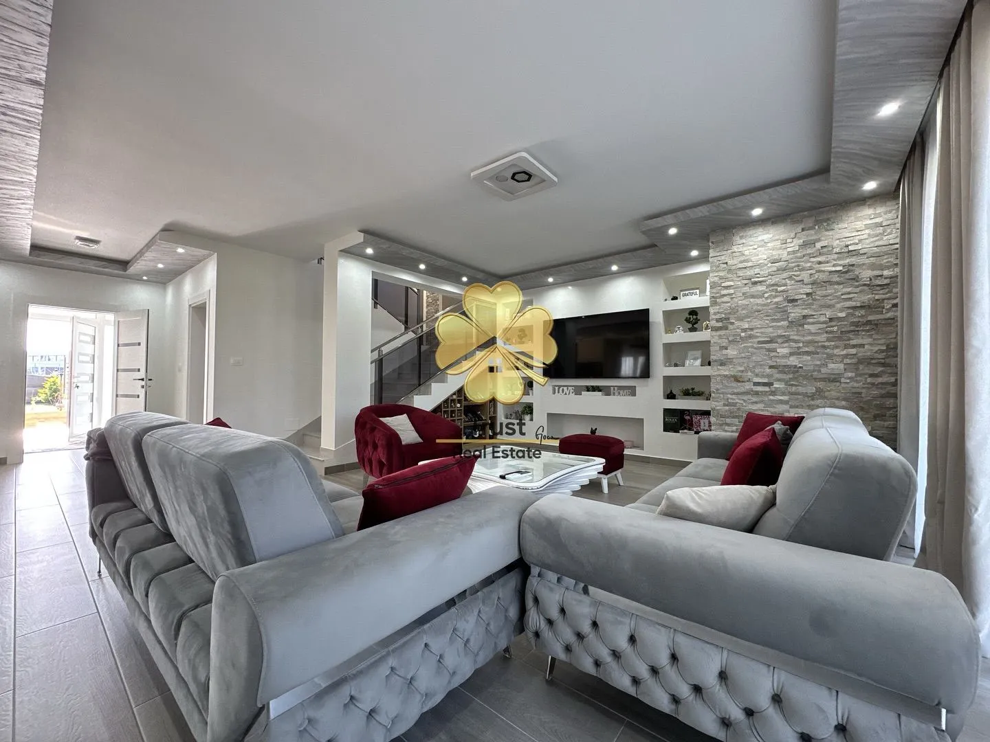 Izdavanje, kuća, 230m², Dajbabe, Podgorica