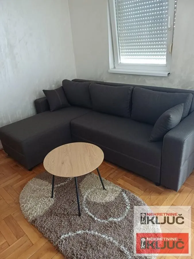 Izdavanje, jednosoban stan, 43m², Centar, Novi Sad