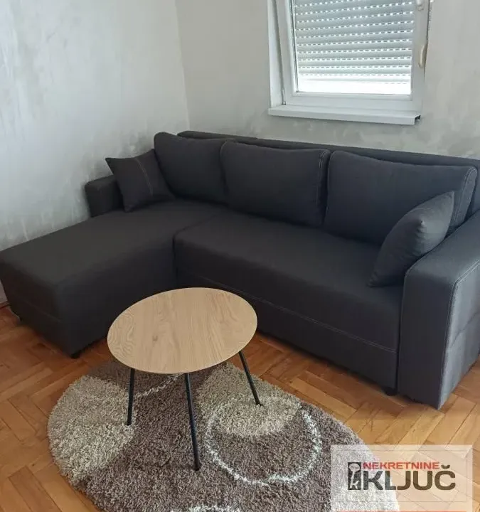 Izdavanje, jednosoban stan, 43m², Centar, Novi Sad