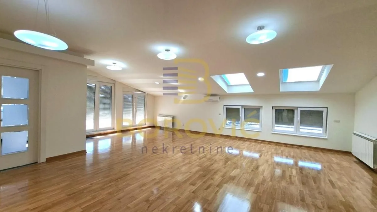 Izdavanje, trosoban stan, 130m², Savski Venac, Beograd