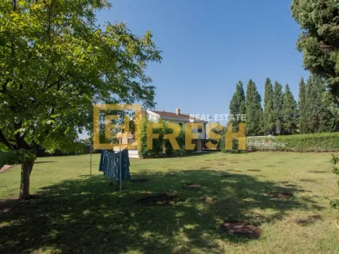 Sale, house, 250m², Tološi, Podgorica - image 27