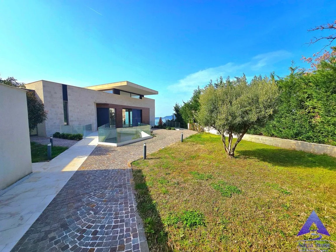 Prodaja, kuća, 473m², Kamenovo, Budva