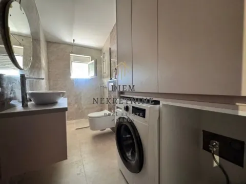 Izdavanje, trosoban stan, 180m², Vranići, Podgorica - image 11