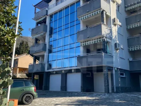 Rent, two bedroom apartment, 70m², Tivat, Crna Gora - image 9