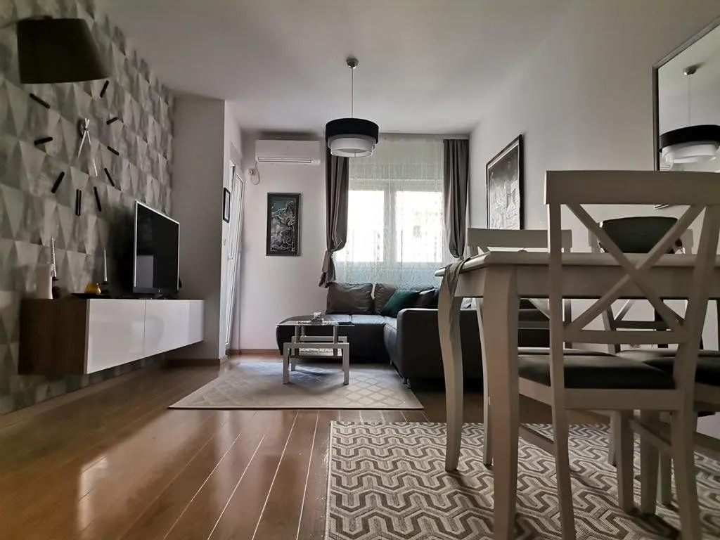 Izdavanje, jednosoban stan, 45m², City Kvart, Podgorica