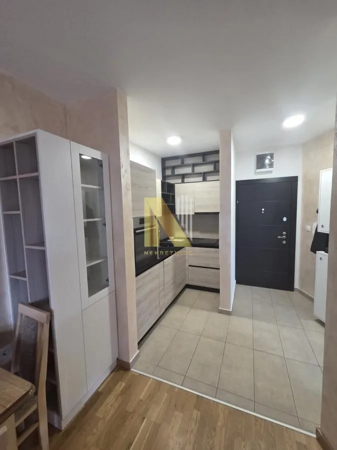 Izdavanje, jednosoban stan, 39m², Bulevar patrijarha Pavla, Novi Sad Sve Podlokacije