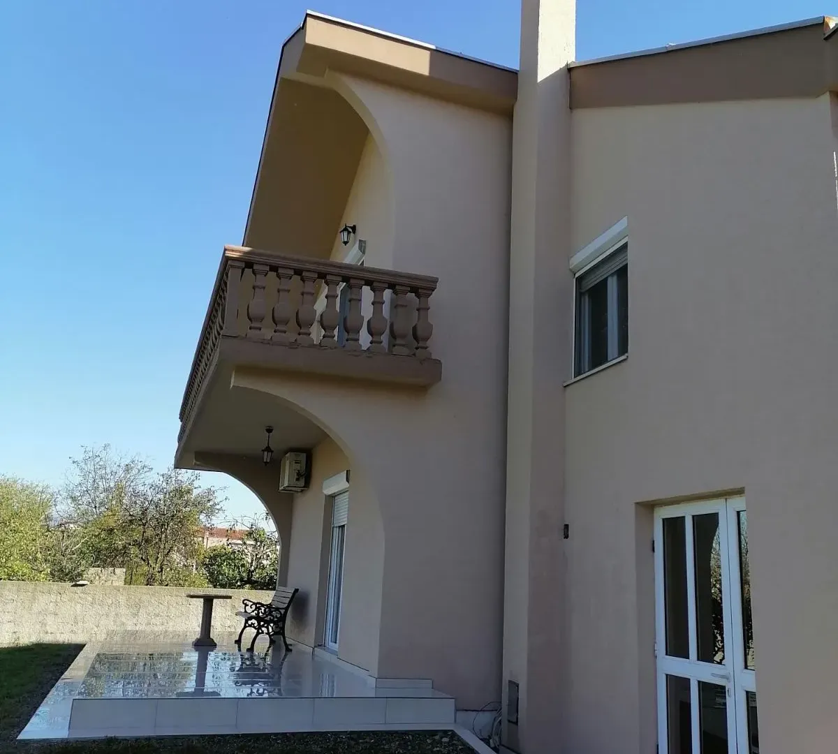 Prodaja, kuća, 350m², Podgorica, Crna Gora