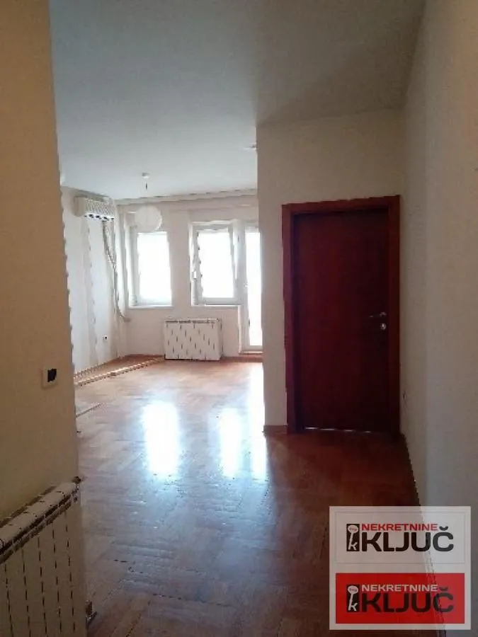 Prodaja, četvorosoban stan, 81m², Bulevar Oslobodjenja, Novi Sad Sve Podlokacije