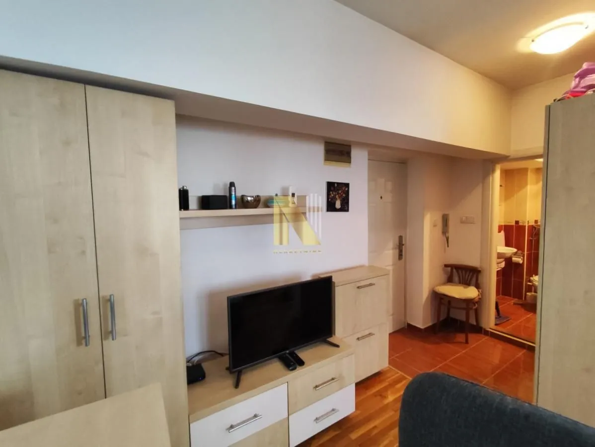 Izdavanje, garsonjera, 25m², Salajka, Novi Sad Sve Podlokacije