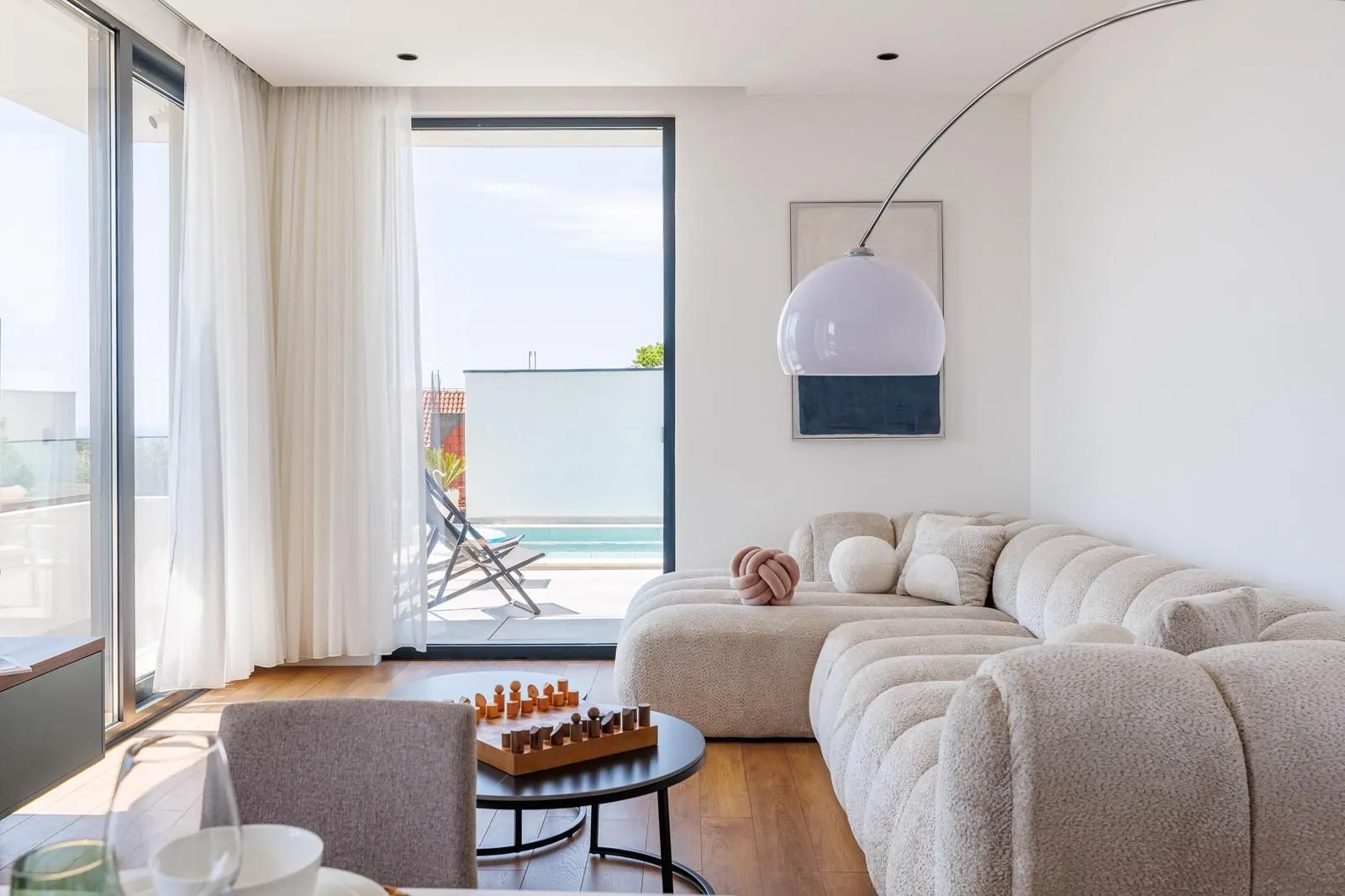 Bright and modern living room with access to the terrace and swimming pool.