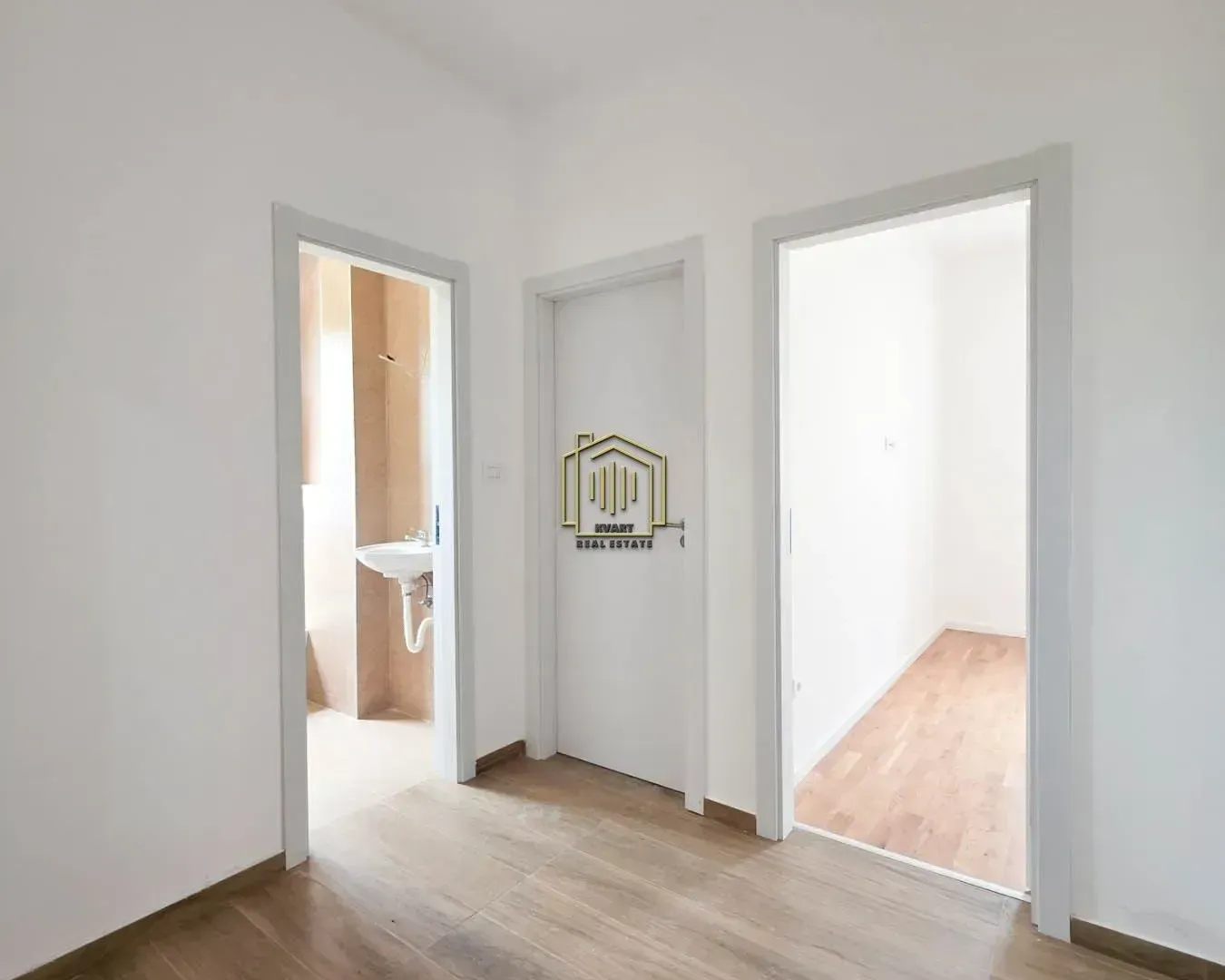 Izdavanje, dvosoban stan, 64m², Tološi, Podgorica
