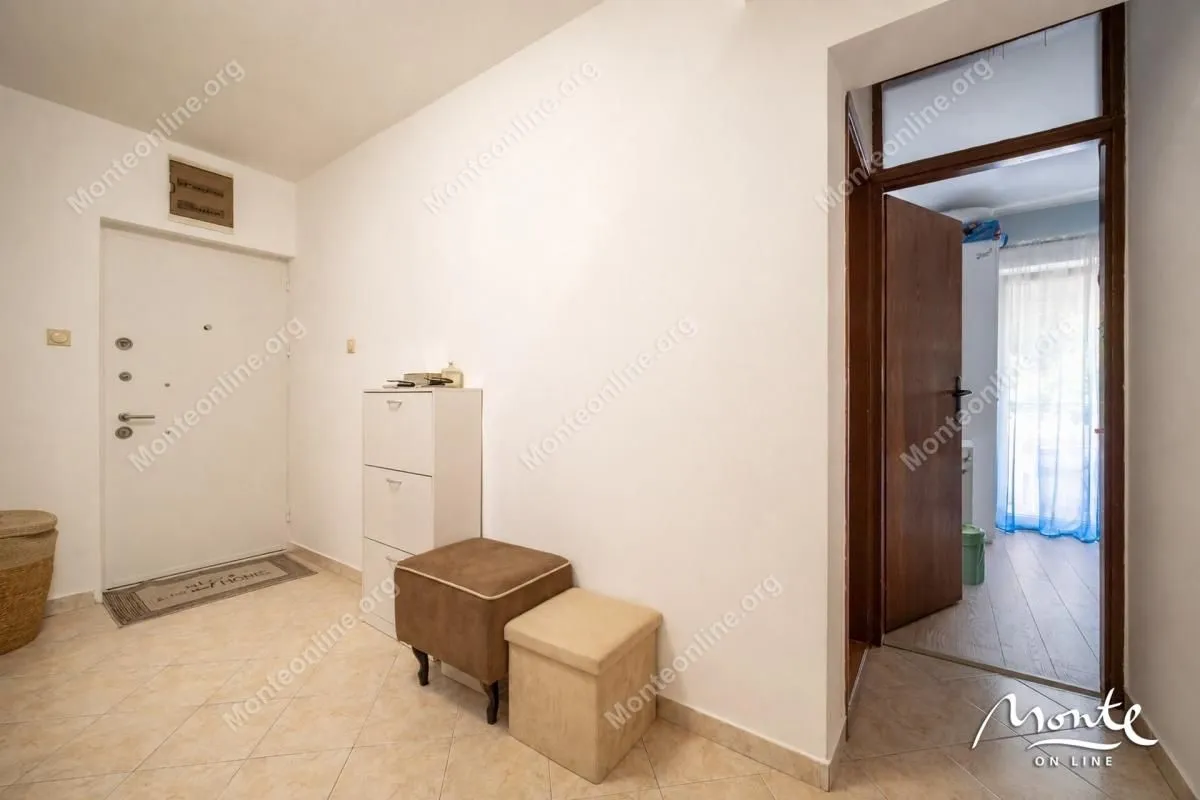 Sale, three bedroom apartment, 88m², Dobrota, Kotor