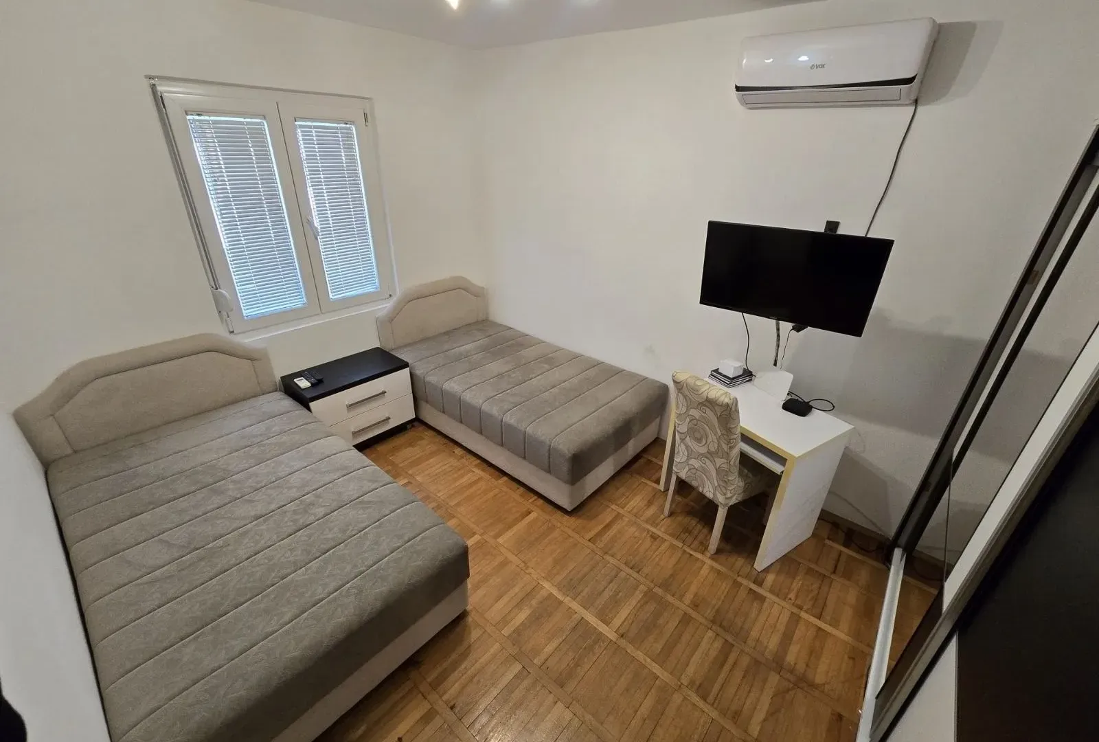 Izdavanje, trosoban stan, 80m², Gradiošnica, Tivat