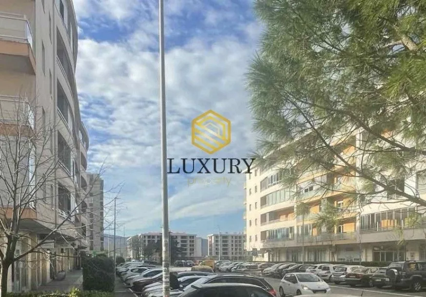 Izdavanje, poslovni prostor, 104m², City Kvart, Podgorica