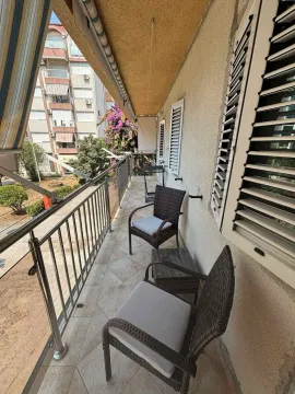 Izdavanje, jednosoban stan, 68m², Centar, Tivat - image 2