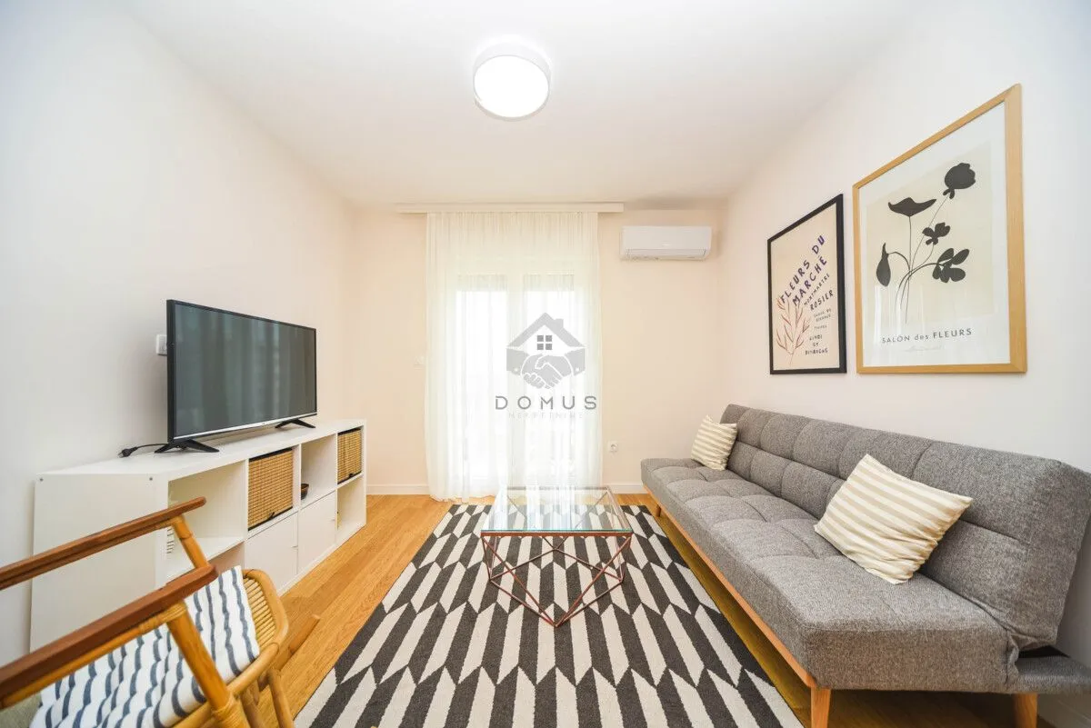 Izdavanje, jednosoban stan, 40m², Pobrežje, Podgorica