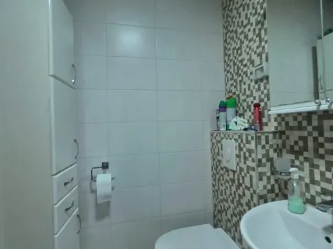 Izdavanje, jednosoban stan, 50m², City Kvart, Podgorica - image 2