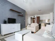 Izdavanje, jednosoban stan, 67m², Bečići, Budva