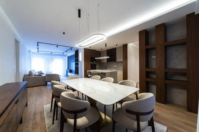 Izdavanje, četvorosoban stan, 140m², Crveni Krst, Beograd