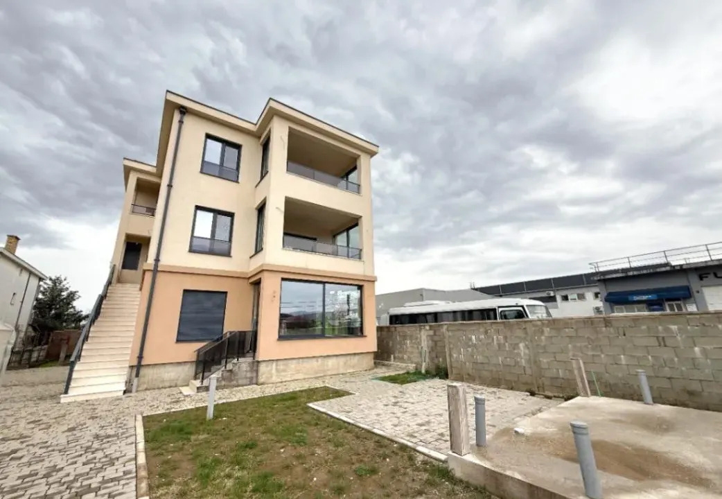 Prodaja, kuća, 270m², Gornja Gorica, Podgorica