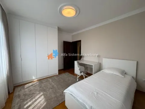 Rent, four bedroom apartment, 163m², Savski Venac, Beograd - image 29