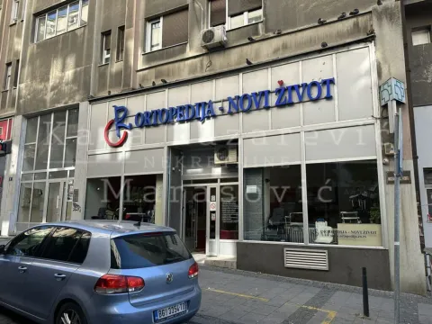 Street view of the commercial space facade and entrance with signage. - image 3