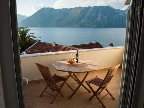 Prodaja, jednosoban stan, 54m², Prčanj, Kotor