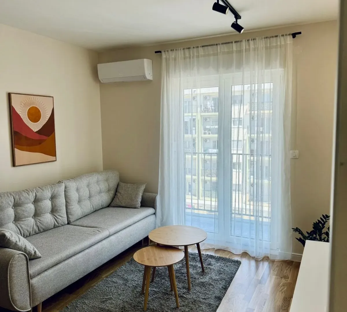 Izdavanje, jednosoban stan, 40m², Pobrežje, Podgorica