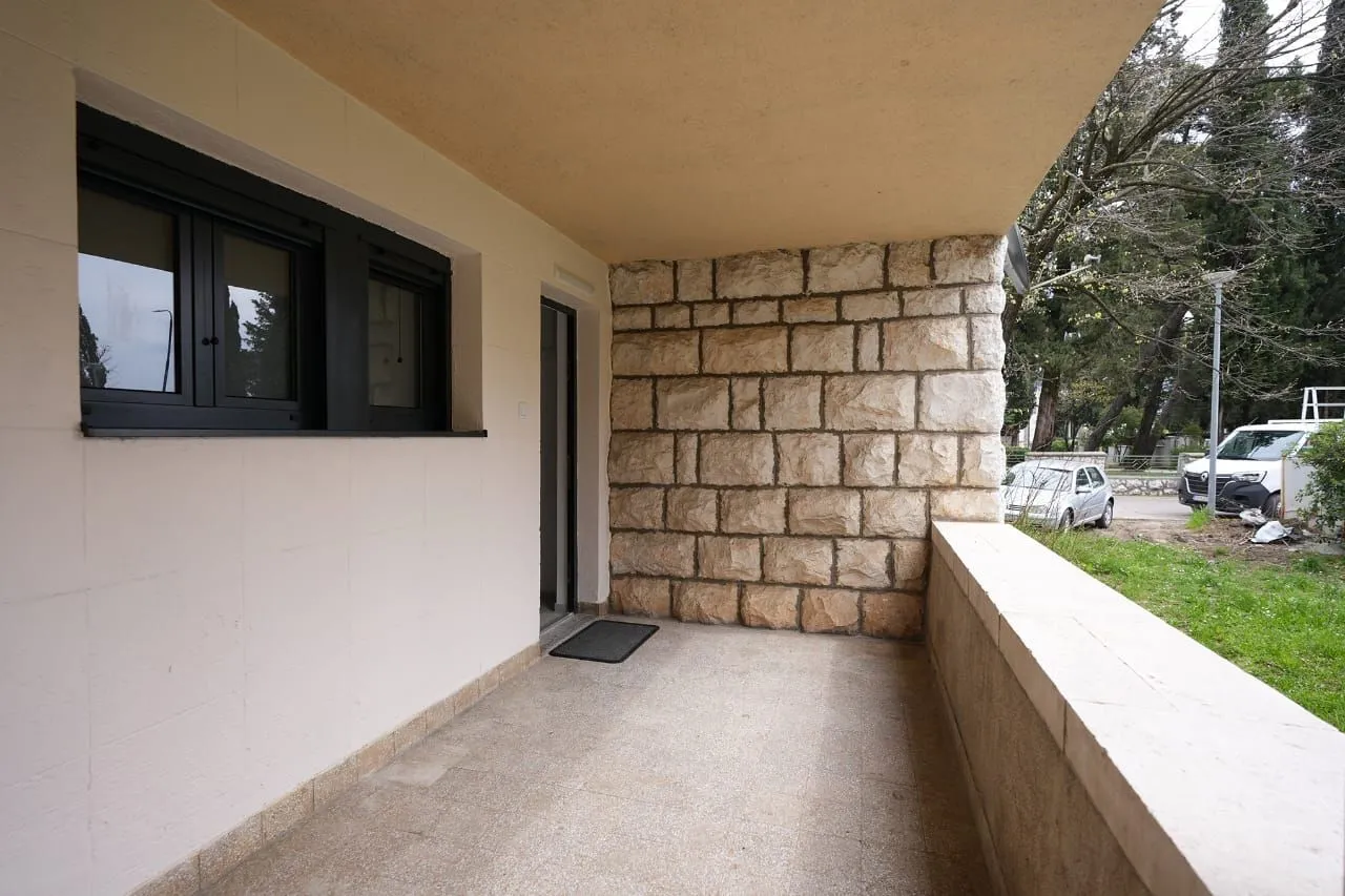 Izdavanje, poslovni prostor, 95m², Pod Goricom, Podgorica