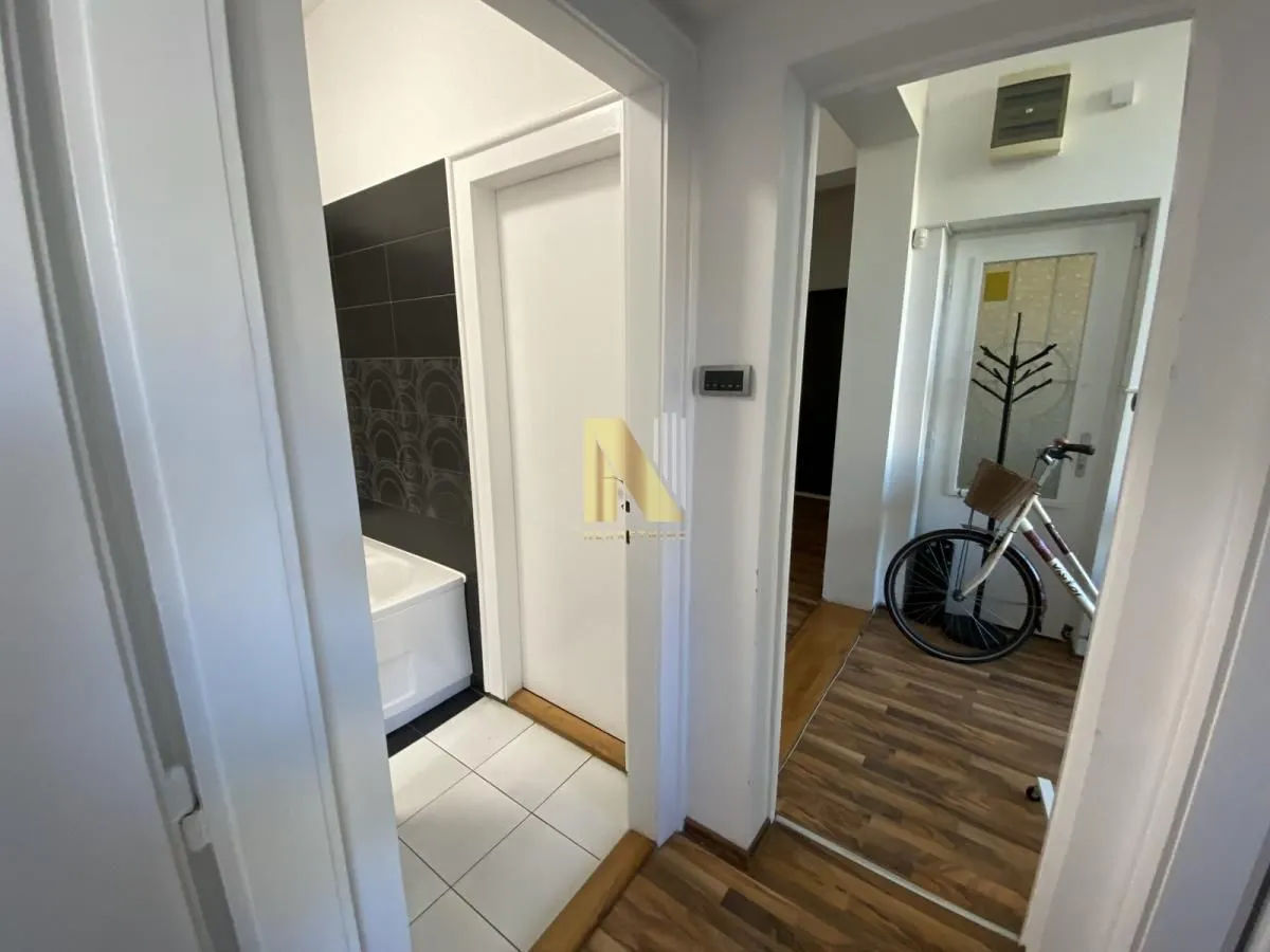 Prodaja, četvorosoban stan, 131m², Centar, Novi Sad