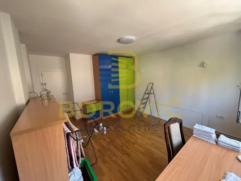 Izdavanje, trosoban stan, 100m², Autokomanda, Voždovac Sve Podlokacije - image 9