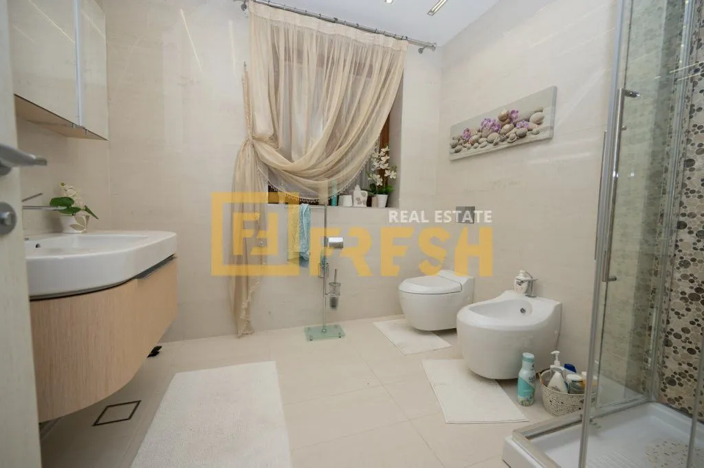 Prodaja, kuća, 300m², Tivat, Crna Gora