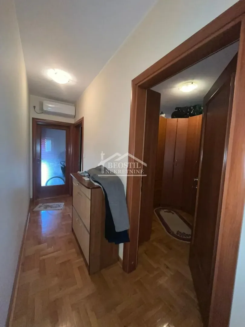 Prodaja, četvorosoban stan, 107m², Centar, Smederevo